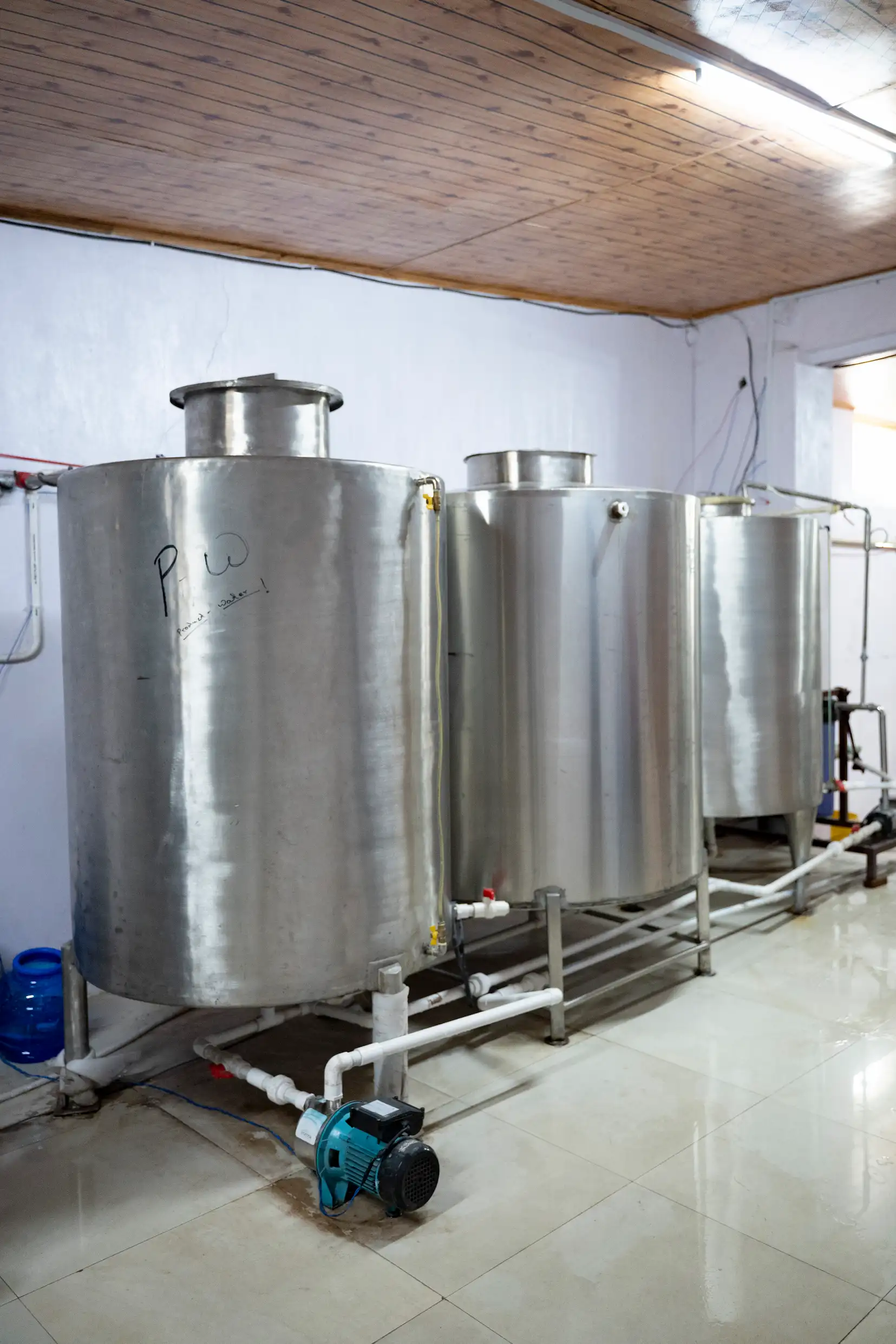 Storage tank and micro filter